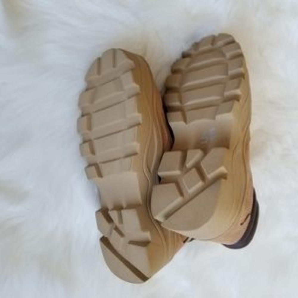 BRAND NEW Steve Madden Rockie bootsies (6M) - Picture 3 of 5